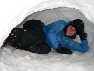 Emergency snow shelter